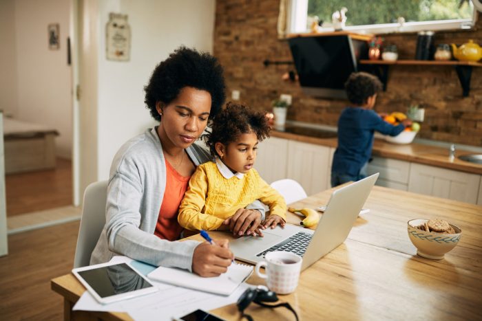 parent working out divorce finances